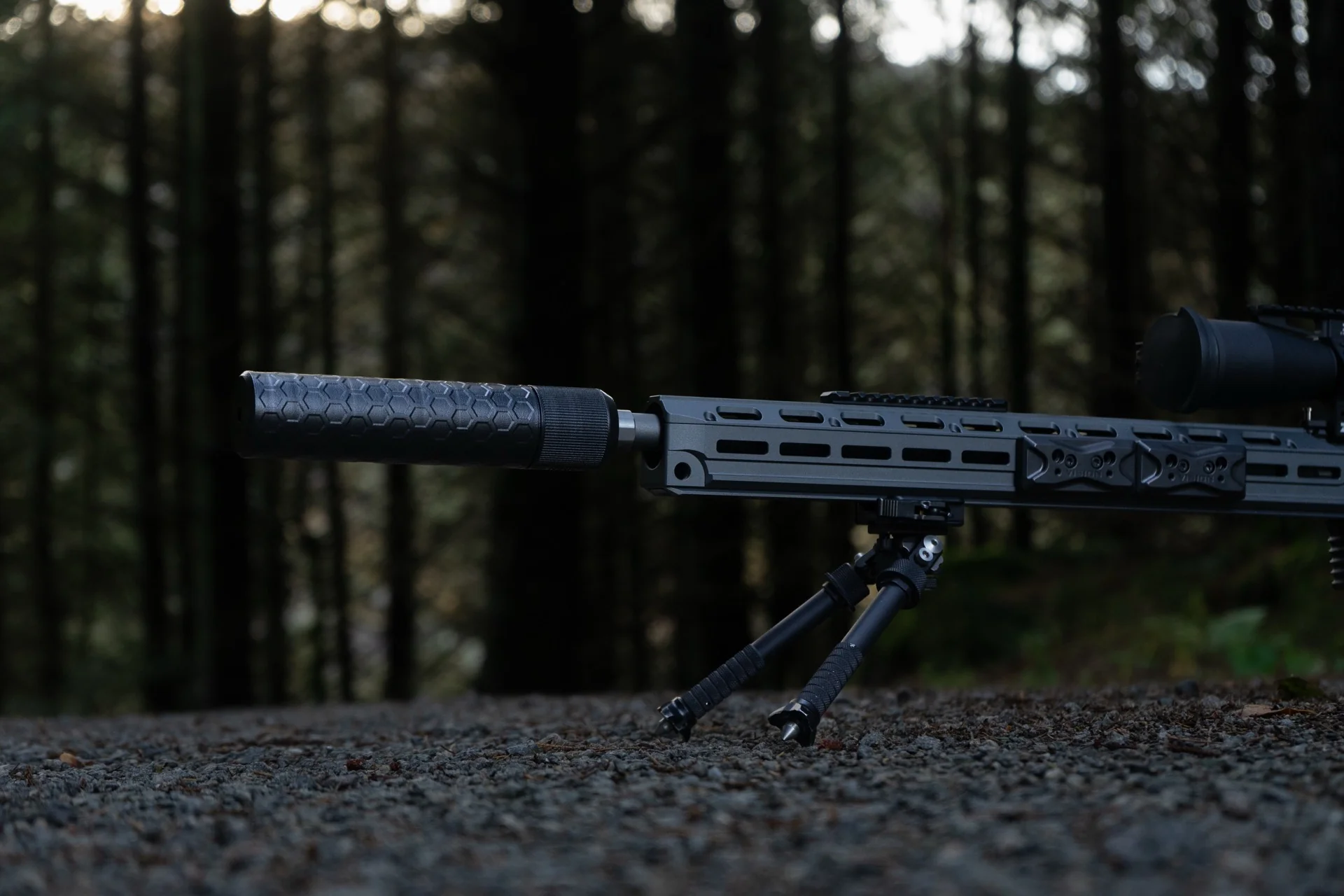 Vanward QD48 Schalldämpfer montiert