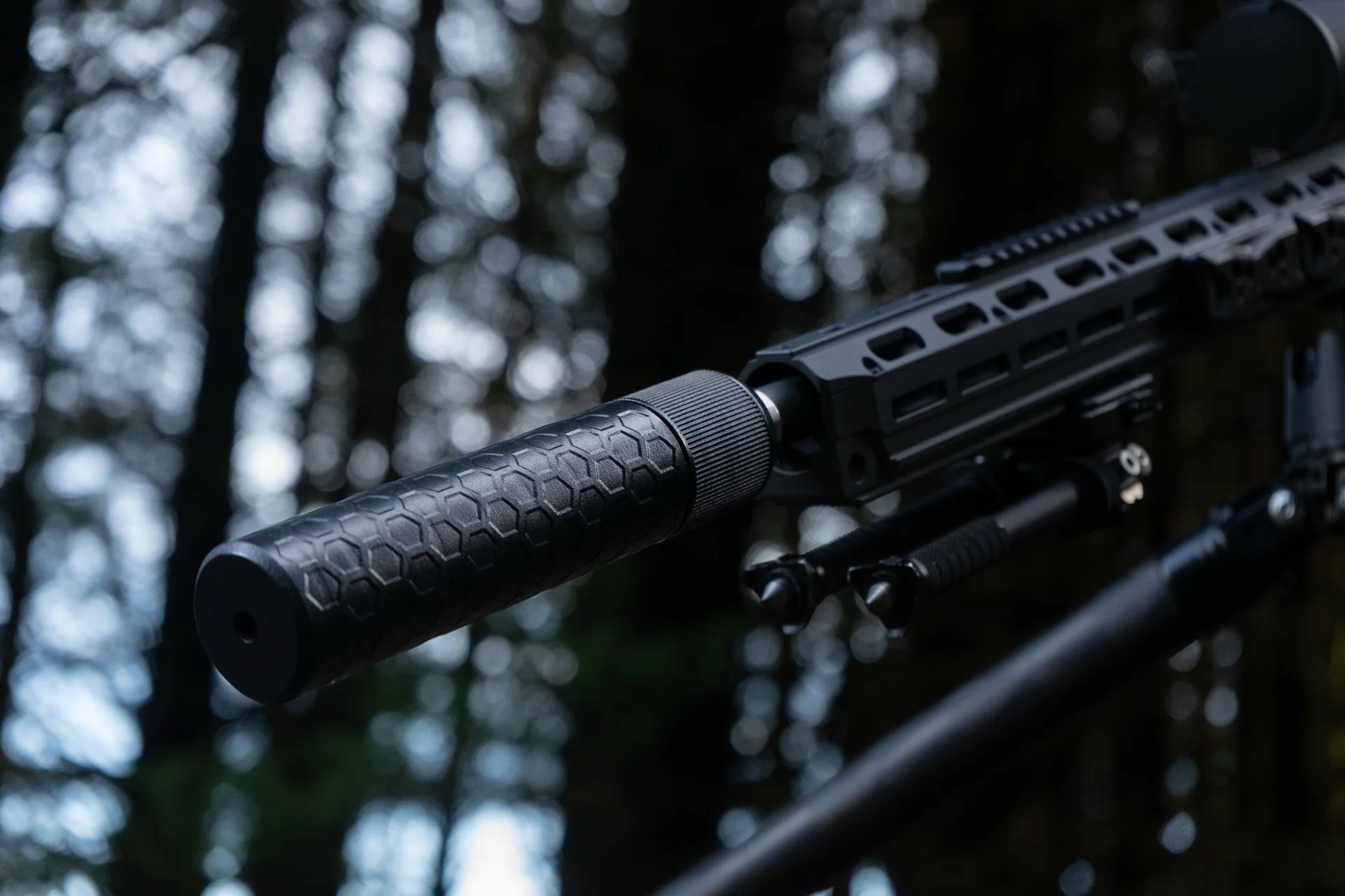 Vanward QD48 Schalldämpfer montiert – Seitenansicht am Gewehr
